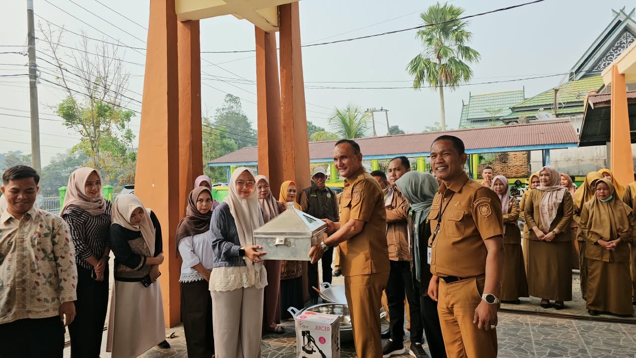 Penyerahan Bantuan UMKM